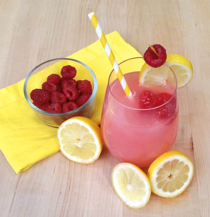 lemonade with rasp ice cubes